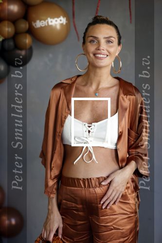 Amsterdam 14 september 2020
Presentatie frisdrank en reep van Fajah Lourens die bij alle jumbo supermarkten verkocht gaat worden .
Kim Feenstra zwanger