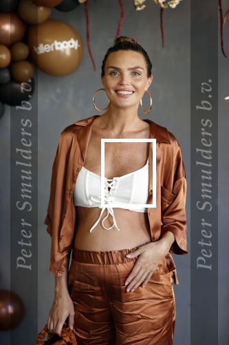 Amsterdam 14 september 2020
Presentatie frisdrank en reep van Fajah Lourens die bij alle jumbo supermarkten verkocht gaat worden .
Kim Feenstra zwanger
