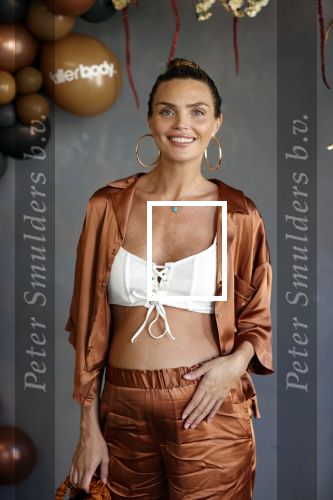Amsterdam 14 september 2020
Presentatie frisdrank en reep van Fajah Lourens die bij alle jumbo supermarkten verkocht gaat worden .
Kim Feenstra zwanger