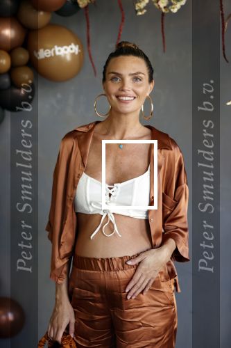 Amsterdam 14 september 2020
Presentatie frisdrank en reep van Fajah Lourens die bij alle jumbo supermarkten verkocht gaat worden .
Kim Feenstra zwanger