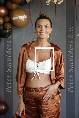 Amsterdam 14 september 2020
Presentatie frisdrank en reep van Fajah Lourens die bij alle jumbo supermarkten verkocht gaat worden .
Kim Feenstra zwanger
