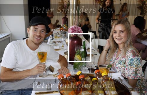 Amsterdam 14 september 2020
Presentatie frisdrank en reep van Fajah Lourens die bij alle jumbo supermarkten verkocht gaat worden .
Koen Weijland en zijn vriendin Carola Kirschbaum