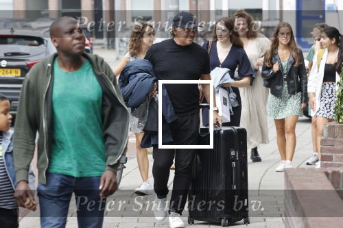 Alkmaar 15 augustus 2020
Marco Borsato arriveert bij zijn nieuwe appartement met kleding die hij bij zijn moeder heeft opgehaald. Hij heeft de afgelopen nacht voor het eerst in zijn nieuwe huis/appartement geslapen