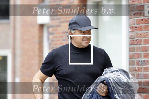 Alkmaar 15 augustus 2020
Marco Borsato arriveert bij zijn nieuwe appartement met kleding die hij bij zijn moeder heeft opgehaald. Hij heeft de afgelopen nacht voor het eerst in zijn nieuwe huis/appartement geslapen