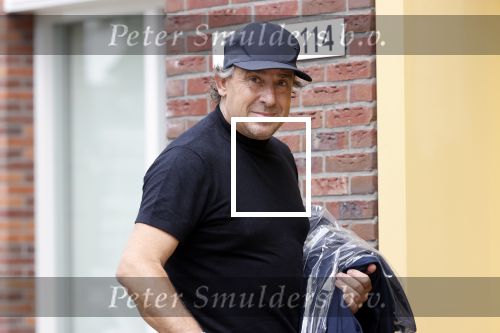 Alkmaar 15 augustus 2020
Marco Borsato arriveert bij zijn nieuwe appartement met kleding die hij bij zijn moeder heeft opgehaald. Hij heeft de afgelopen nacht voor het eerst in zijn nieuwe huis/appartement geslapen