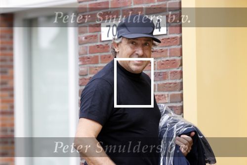 Alkmaar 15 augustus 2020
Marco Borsato arriveert bij zijn nieuwe appartement met kleding die hij bij zijn moeder heeft opgehaald. Hij heeft de afgelopen nacht voor het eerst in zijn nieuwe huis/appartement geslapen