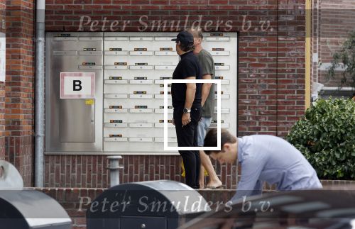 Alkmaar 15 augustus 2020
Marco Borsato arriveert bij zijn nieuwe appartement met kleding die hij bij zijn moeder heeft opgehaald. Hij heeft de afgelopen nacht voor het eerst in zijn nieuwe huis/appartement geslapen