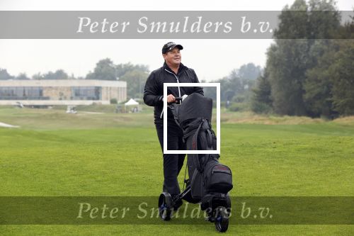 Badhoevedorp 3 september 2020
Golfwedstrijd Makelaars kantoor Bart ter Haar met oa Ruud Gullit , Karin de Rooij Martijn Krabbe en Winston Gerschtanowitz. Ze spelen op golfbaan de international.