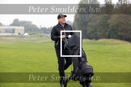 Badhoevedorp 3 september 2020
Golfwedstrijd Makelaars kantoor Bart ter Haar met oa Ruud Gullit , Karin de Rooij Martijn Krabbe en Winston Gerschtanowitz. Ze spelen op golfbaan de international.