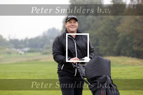 Badhoevedorp 3 september 2020
Golfwedstrijd Makelaars kantoor Bart ter Haar met oa Ruud Gullit , Karin de Rooij Martijn Krabbe en Winston Gerschtanowitz. Ze spelen op golfbaan de international.