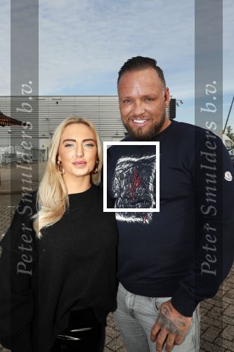 Capelle aan de Ijssel 30 oktober 2018
Michael v d Plas , zijn vriendin Naomi Dijkstra  en Manager Jake Hampel shoppen bij de monster voordeel winkel  voor ieder kind verdient de sint .