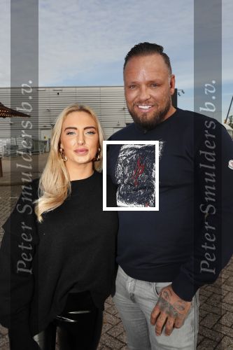 Capelle aan de Ijssel 30 oktober 2018
Michael v d Plas , zijn vriendin Naomi Dijkstra  en Manager Jake Hampel shoppen bij de monster voordeel winkel  voor ieder kind verdient de sint .