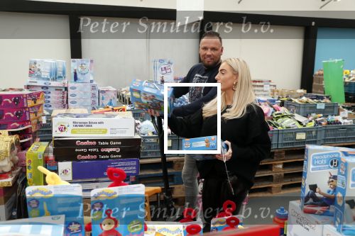 Capelle aan de Ijssel 30 oktober 2018
Michael v d Plas , zijn vriendin Naomi Dijkstra  en Manager Jake Hampel shoppen bij de monster voordeel winkel  voor ieder kind verdient de sint .