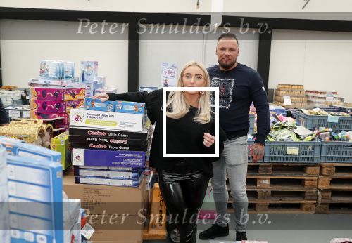 Capelle aan de Ijssel 30 oktober 2018
Michael v d Plas , zijn vriendin Naomi Dijkstra  en Manager Jake Hampel shoppen bij de monster voordeel winkel  voor ieder kind verdient de sint .
