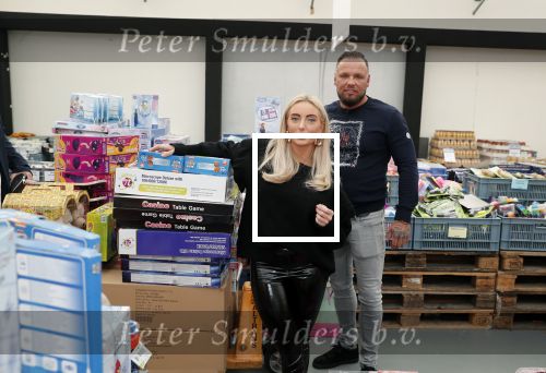 Capelle aan de Ijssel 30 oktober 2018
Michael v d Plas , zijn vriendin Naomi Dijkstra  en Manager Jake Hampel shoppen bij de monster voordeel winkel  voor ieder kind verdient de sint .