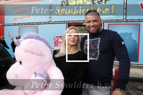 Capelle aan de Ijssel 30 oktober 2018
Michael v d Plas , zijn vriendin Naomi Dijkstra  en Manager Jake Hampel shoppen bij de monster voordeel winkel  voor ieder kind verdient de sint .