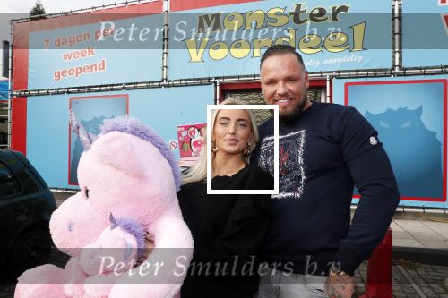 Capelle aan de Ijssel 30 oktober 2018
Michael v d Plas , zijn vriendin Naomi Dijkstra  en Manager Jake Hampel shoppen bij de monster voordeel winkel  voor ieder kind verdient de sint .