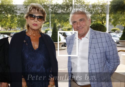 Amsterdam 11 september 2020
Modeshow (coronaproof) van Sheila de Vries in het Hilton Hotel. Rik Felderhof kwam met mevr Noorlander