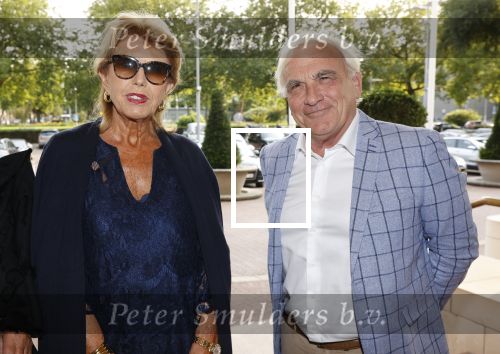 Amsterdam 11 september 2020
Modeshow (coronaproof) van Sheila de Vries in het Hilton Hotel. Rik Felderhof kwam met mevr Noorlander