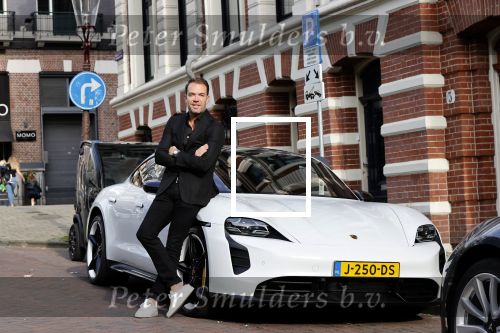 Amsterdam 4 september 2020
Robert Doornbos met zijn Porsche taycan Turbo . Deze porsche is volledig electrisch