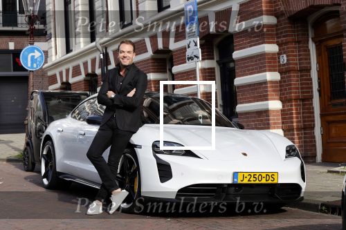 Amsterdam 4 september 2020
Robert Doornbos met zijn Porsche taycan Turbo . Deze porsche is volledig electrisch