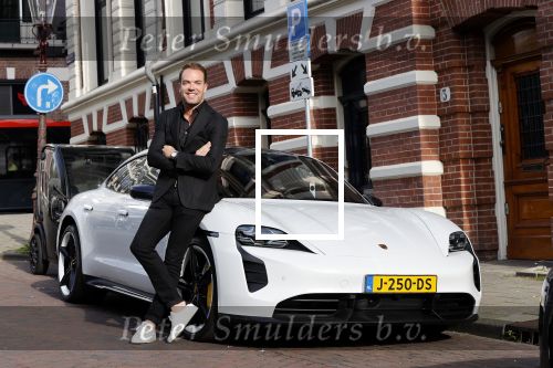 Amsterdam 4 september 2020
Robert Doornbos met zijn Porsche taycan Turbo . Deze porsche is volledig electrisch