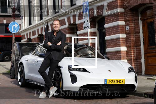 Amsterdam 4 september 2020
Robert Doornbos met zijn Porsche taycan Turbo . Deze porsche is volledig electrisch
