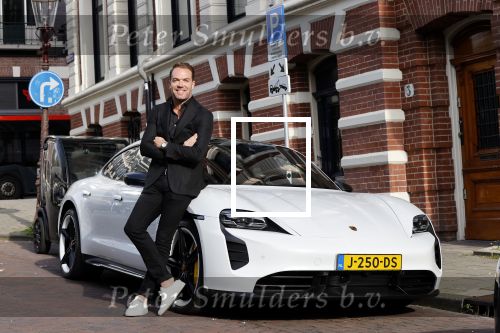Amsterdam 4 september 2020
Robert Doornbos met zijn Porsche taycan Turbo . Deze porsche is volledig electrisch