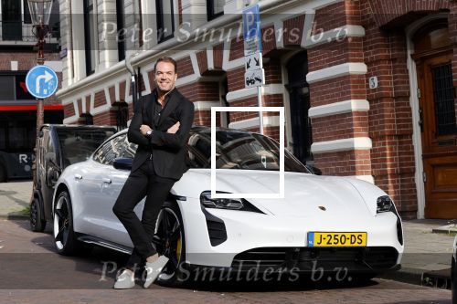 Amsterdam 4 september 2020
Robert Doornbos met zijn Porsche taycan Turbo . Deze porsche is volledig electrisch