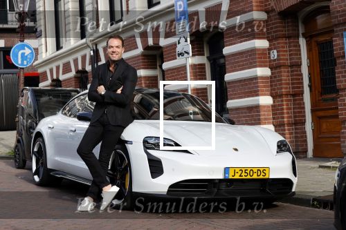 Amsterdam 4 september 2020
Robert Doornbos met zijn Porsche taycan Turbo . Deze porsche is volledig electrisch