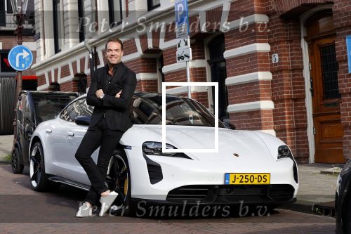 Amsterdam 4 september 2020
Robert Doornbos met zijn Porsche taycan Turbo . Deze porsche is volledig electrisch