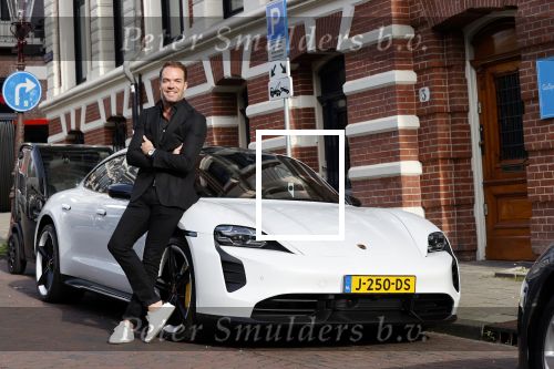 Amsterdam 4 september 2020
Robert Doornbos met zijn Porsche taycan Turbo . Deze porsche is volledig electrisch