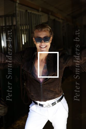 Wassenaar 15 september 2020
Rogier Smit heeft als verjaardagscadeau een rit op een paard gekregen . Het is bij manege de Friezen Hendrikse