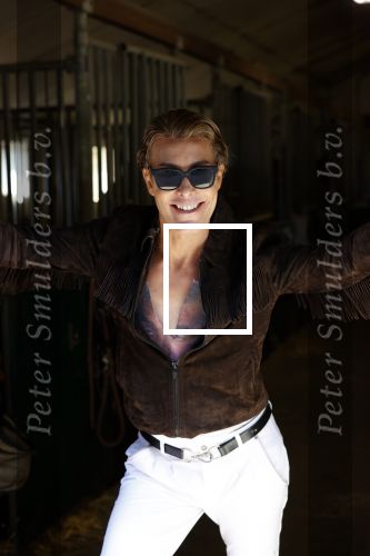 Wassenaar 15 september 2020
Rogier Smit heeft als verjaardagscadeau een rit op een paard gekregen . Het is bij manege de Friezen Hendrikse