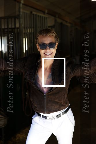 Wassenaar 15 september 2020
Rogier Smit heeft als verjaardagscadeau een rit op een paard gekregen . Het is bij manege de Friezen Hendrikse