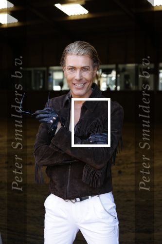 Wassenaar 15 september 2020
Rogier Smit heeft als verjaardagscadeau een rit op een paard gekregen . Het is bij manege de Friezen Hendrikse