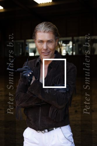 Wassenaar 15 september 2020
Rogier Smit heeft als verjaardagscadeau een rit op een paard gekregen . Het is bij manege de Friezen Hendrikse