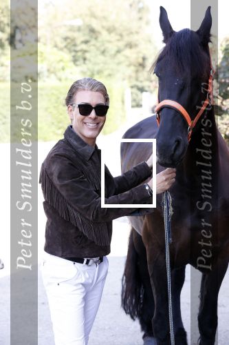 Wassenaar 15 september 2020
Rogier Smit heeft als verjaardagscadeau een rit op een paard gekregen . Het is bij manege de Friezen Hendrikse