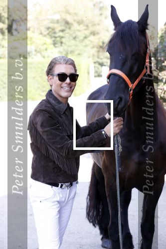Wassenaar 15 september 2020
Rogier Smit heeft als verjaardagscadeau een rit op een paard gekregen . Het is bij manege de Friezen Hendrikse