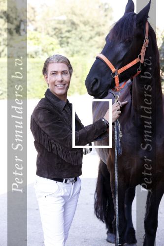 Wassenaar 15 september 2020
Rogier Smit heeft als verjaardagscadeau een rit op een paard gekregen . Het is bij manege de Friezen Hendrikse