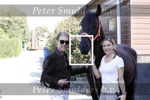 Wassenaar 15 september 2020
Rogier Smit heeft als verjaardagscadeau een rit op een paard gekregen . Het is bij manege de Friezen Hendrikse