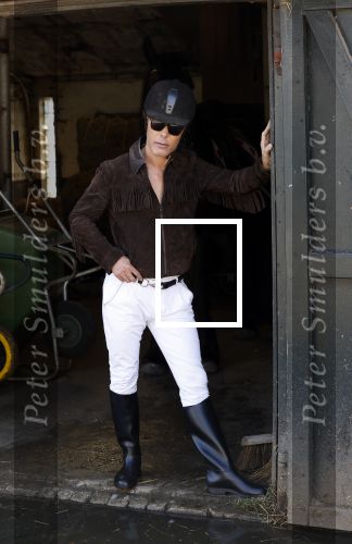 Wassenaar 15 september 2020
Rogier Smit heeft als verjaardagscadeau een rit op een paard gekregen . Het is bij manege de Friezen Hendrikse