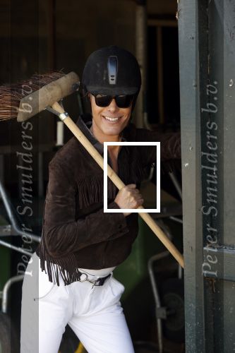Wassenaar 15 september 2020
Rogier Smit heeft als verjaardagscadeau een rit op een paard gekregen . Het is bij manege de Friezen Hendrikse