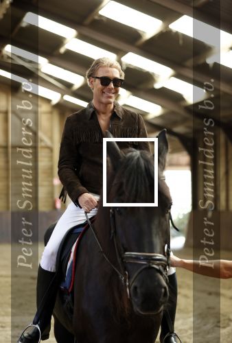 Wassenaar 15 september 2020
Rogier Smit heeft als verjaardagscadeau een rit op een paard gekregen . Het is bij manege de Friezen Hendrikse