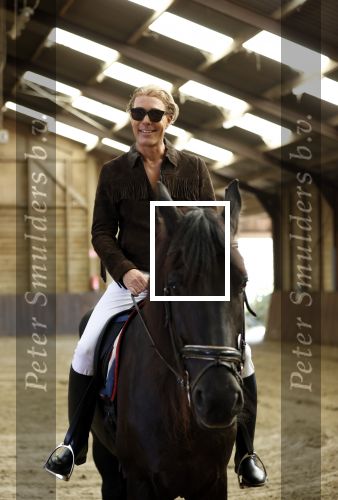 Wassenaar 15 september 2020
Rogier Smit heeft als verjaardagscadeau een rit op een paard gekregen . Het is bij manege de Friezen Hendrikse