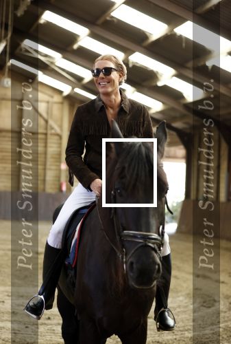 Wassenaar 15 september 2020
Rogier Smit heeft als verjaardagscadeau een rit op een paard gekregen . Het is bij manege de Friezen Hendrikse