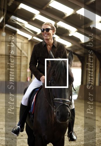 Wassenaar 15 september 2020
Rogier Smit heeft als verjaardagscadeau een rit op een paard gekregen . Het is bij manege de Friezen Hendrikse