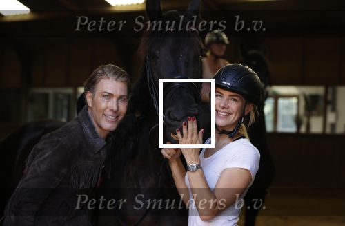 Wassenaar 15 september 2020
Rogier Smit heeft als verjaardagscadeau een rit op een paard gekregen . Het is bij manege de Friezen Hendrikse