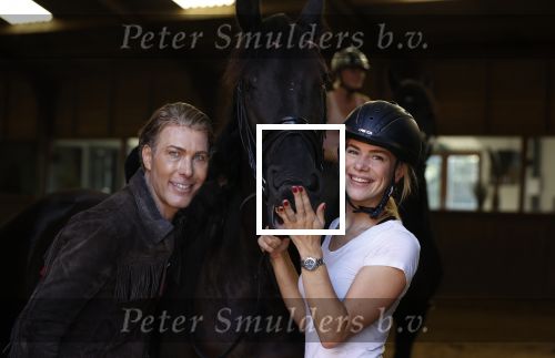 Wassenaar 15 september 2020
Rogier Smit heeft als verjaardagscadeau een rit op een paard gekregen . Het is bij manege de Friezen Hendrikse