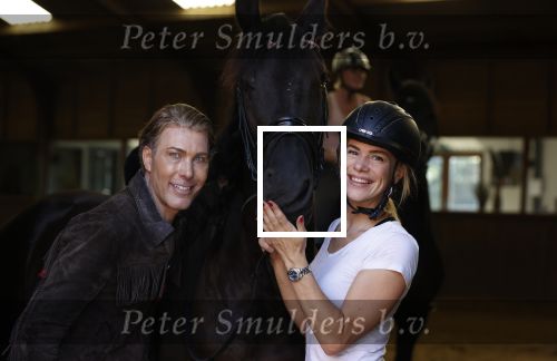 Wassenaar 15 september 2020
Rogier Smit heeft als verjaardagscadeau een rit op een paard gekregen . Het is bij manege de Friezen Hendrikse